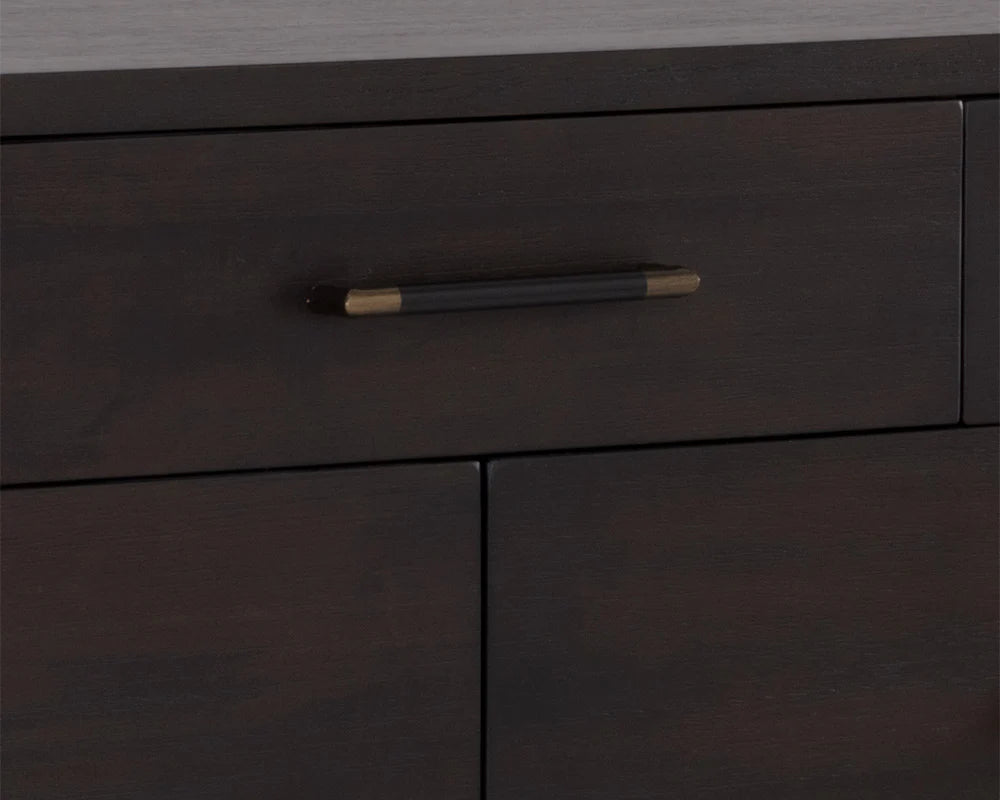 Weldrick Dresser