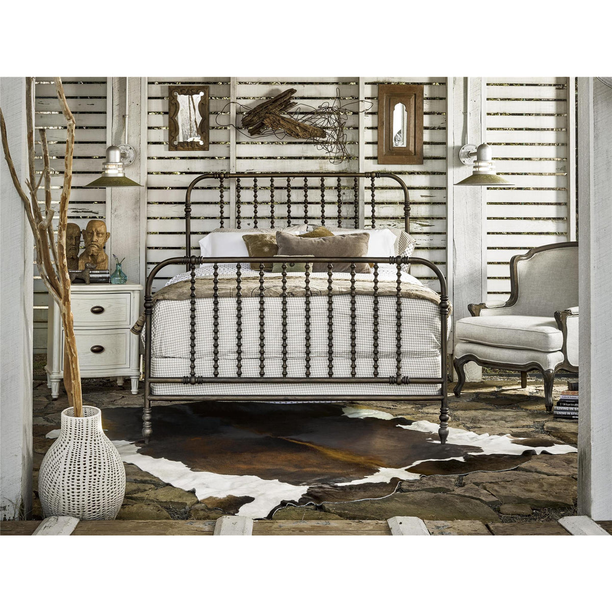 Guest Room Queen Bed